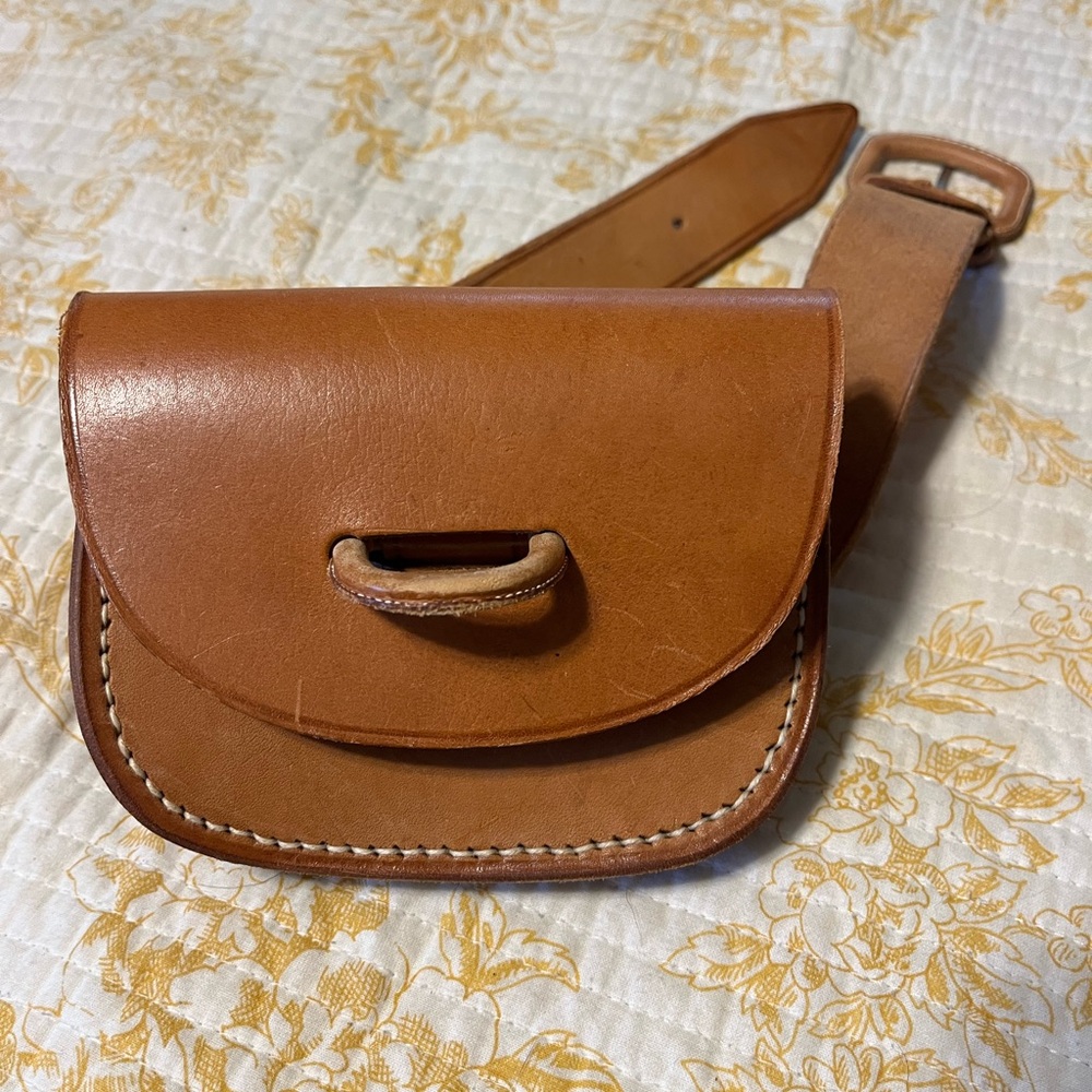Genuine handmade in Uruguay leather women’s fanny pack size small/medium